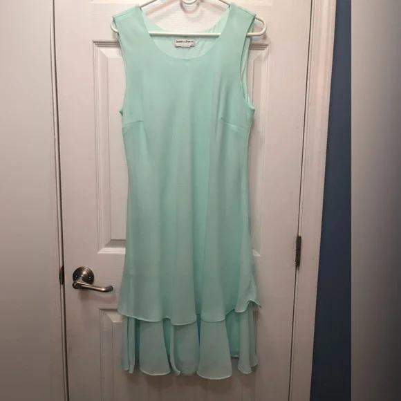 DRAPERS & DAMONS SPECIAL OCCASION DRESS WITH MATCHING JACKET - Picture 2 of 3